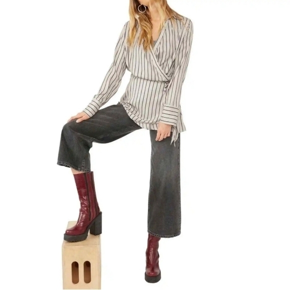 Free PEOPLE Arlo Striped Plunging Neckline Long Sleeve Wrap Blouse Size XS - Picture 5 of 16